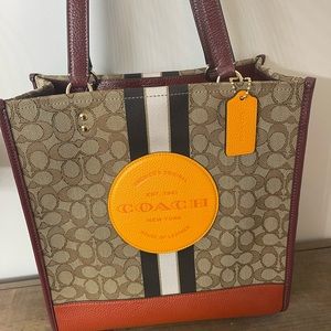 Dempsey Tote 40 In Signature Jacquard With Stripe And Coach Patch